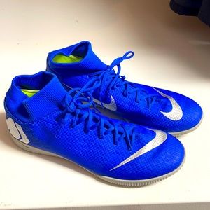Men’s 9 Nike Mercurial indoor soccer shoes